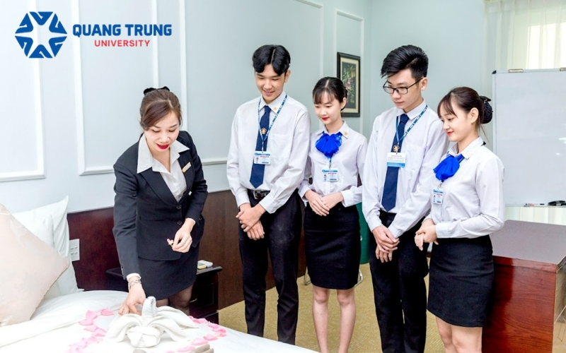 Có nên học Đại học Quản trị khách sạn nhà hàng không?