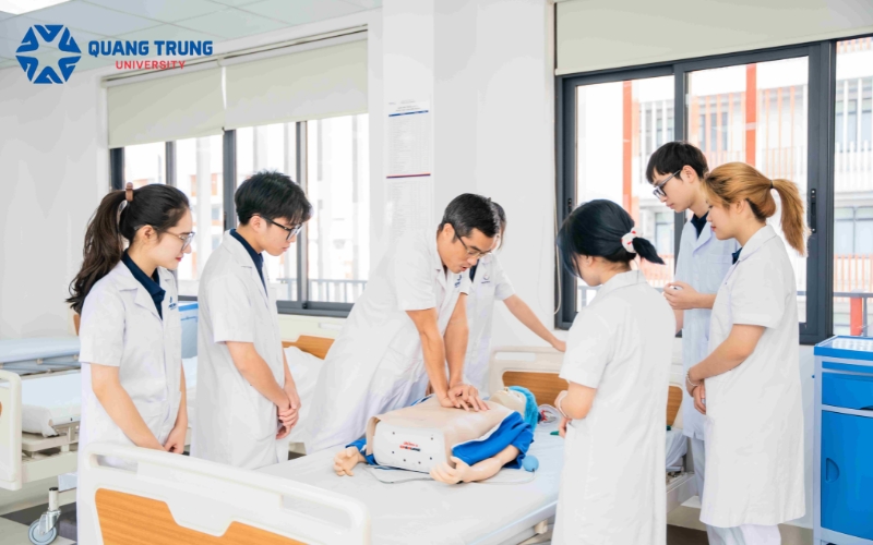 Có nên học Đại học Điều dưỡng tại trường Đại học Quang Trung không?