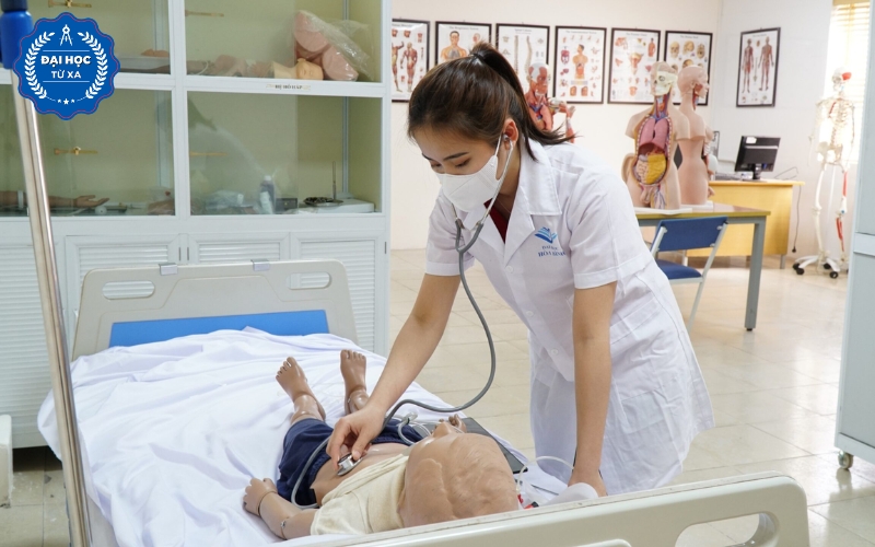 Có nên học Đại học Điều dưỡng tại Daihoctuxa.info không?