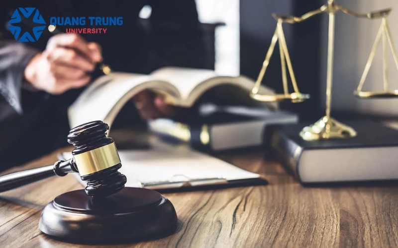 Đại học Luật kinh tế xét tuyển những tổ hợp môn nào?