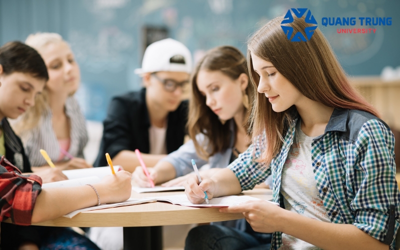 Lý do nên chọn học Đại học Ngôn ngữ Anh