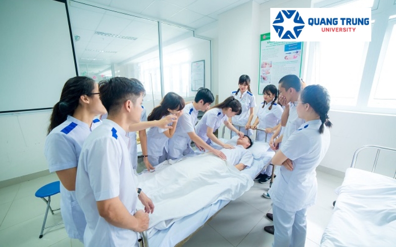 Sau khi ra trường Đại học Điều dưỡng vừa học vừa làm công tác ở đâu?