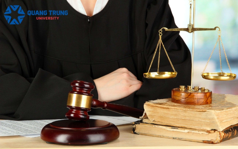 Tìm hiểu về Đại học Luật kinh tế vừa học vừa làm