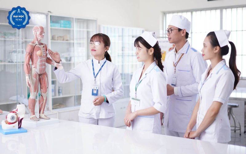 Tìm hiểu Đại học Điều dưỡng vừa học vừa làm