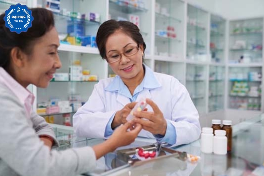 Giới thiệu chương trình Đại học Dược sĩ vừa học vừa làm 