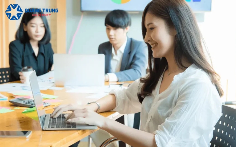 Lợi ích khi học Đại học Quản trị kinh doanh vừa học vừa làm là gì?