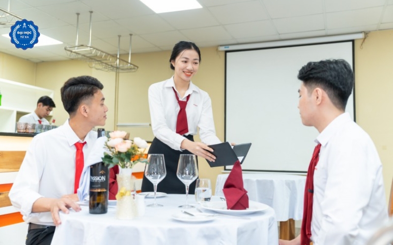 Văn bằng 2 Đại học Quản trị khách sạn nhà hàng là gì?
