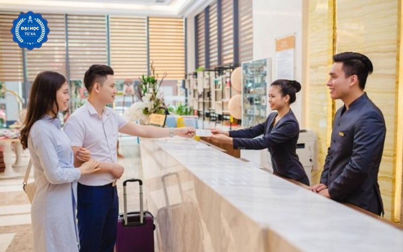 Đại học Quản trị khách sạn nhà hàng Từ xa phù hợp với ai?