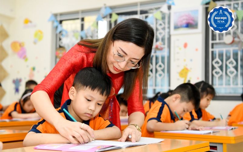 Học Đại học Giáo dục Tiểu học ở đâu uy tín?
