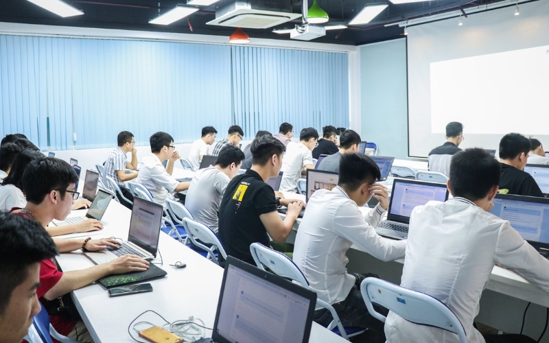 Nên học Đại học Công nghệ thông tin trực tuyến ở đâu?