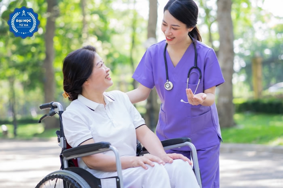Sau khi tốt nghiệp Đại học Điều dưỡng chính quy có dễ xin việc không?