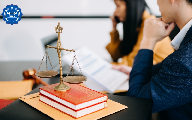 Thời gian học Đại học Luật chính quy bao lâu? Học phí bao nhiêu