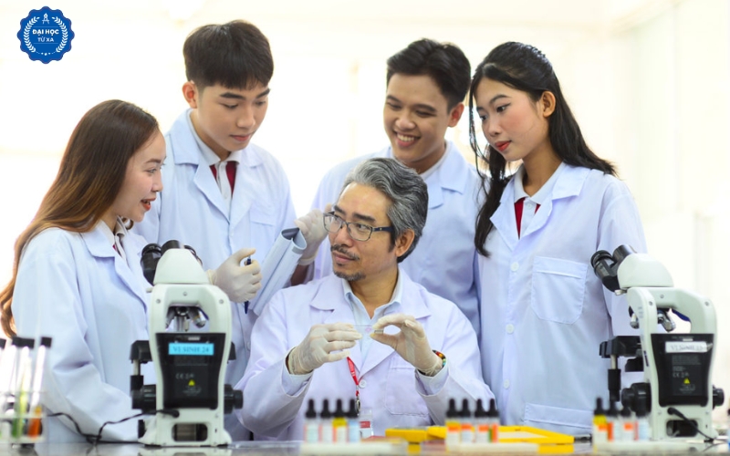 Có nên chọn học Đại học Y tế công cộng chính quy không?
