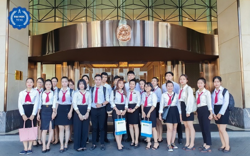 Học Đại học Quản trị khách sạn nhà hàng có dễ xin việc không?