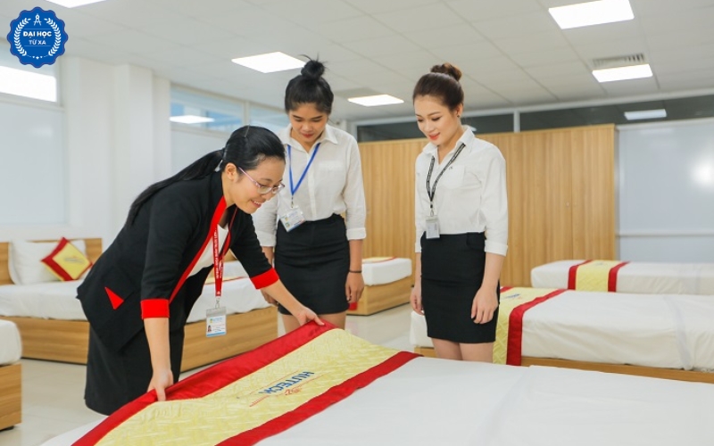 Đăng ký học Đại học Quản trị khách sạn có khó không?