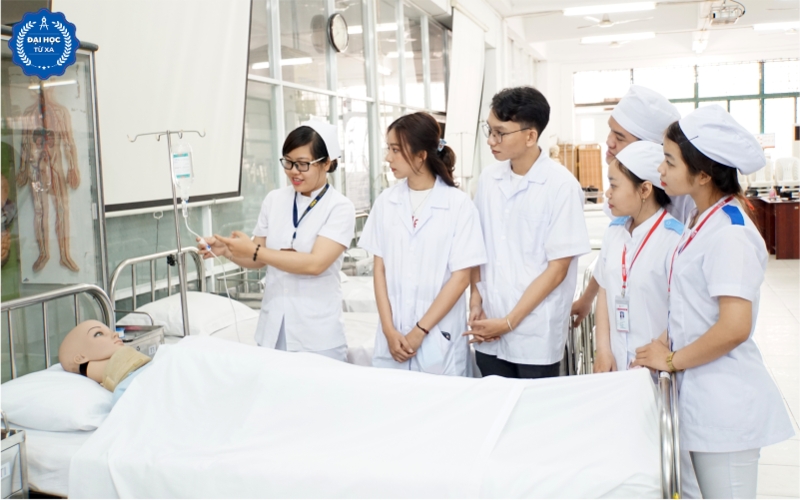 Học ngành Điều dưỡng giá rẻ tại TP HCM