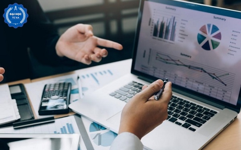 Tại sao nên chọn học Đại học Tài chính ngân hàng 