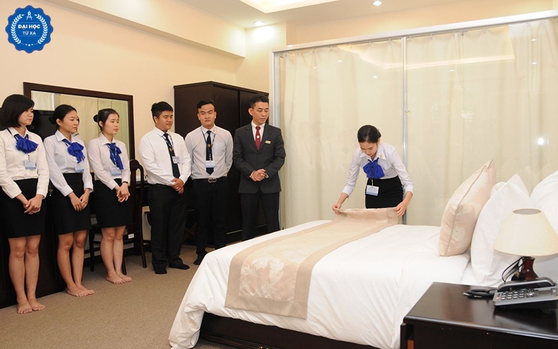 Thời gian học Đại học Quản trị khách sạn bao lâu?