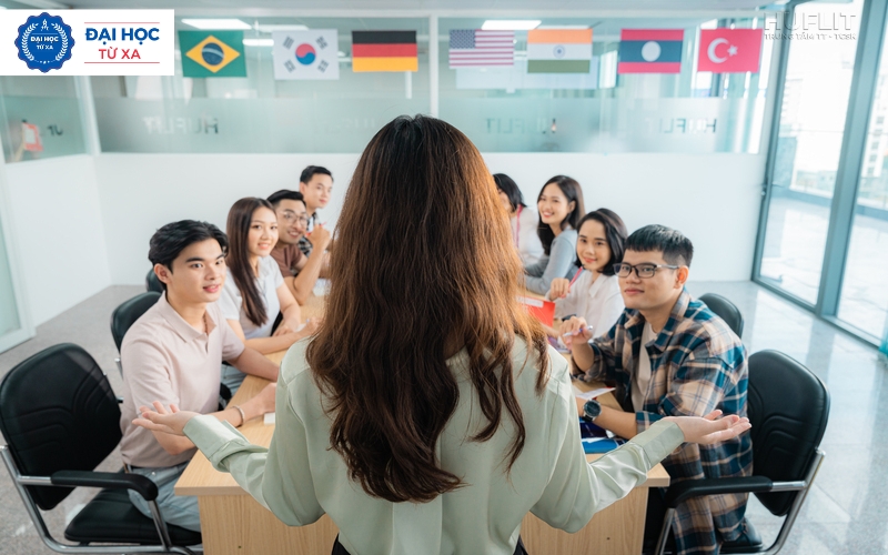 Bằng Đại học Quản trị kinh doanh online có dễ xin việc không?