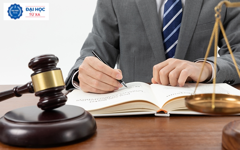 Học Đại học Luật online khác gì so với hệ chính quy