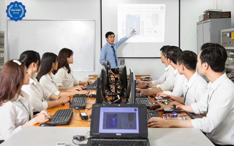 Sau khi tốt nghiệp Đại học Công nghệ thông tin thì làm việc ở đâu?