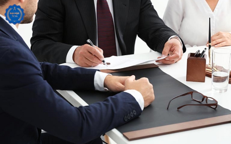 Cơ hội phát triển dành cho Văn bằng 2 Đại học Luật kinh tế