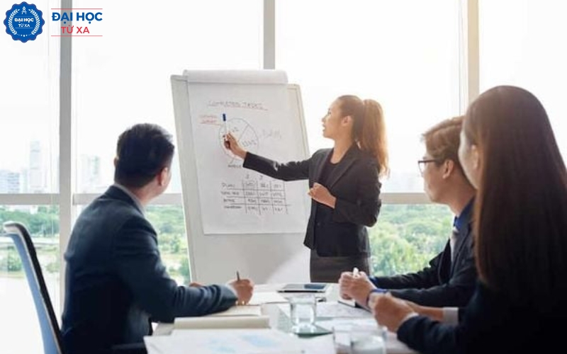 Giá trị tấm bằng sau khi học Văn bằng 2 Đại học Quản trị kinh doanh