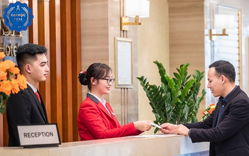 Học Đại học Quản trị khách sạn trực tuyến mất bao lâu ra trường?