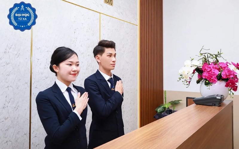 Học từ xa ngành Quản trị khách sạn nhà hàng có dễ xin việc không?