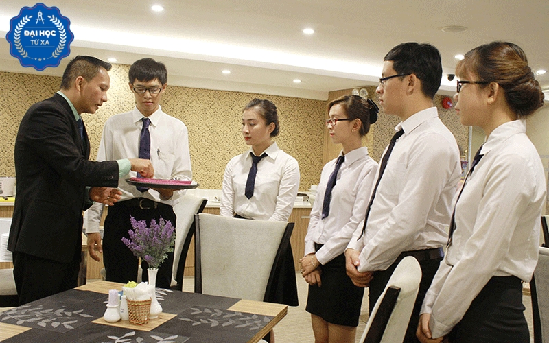 Thông báo tuyển sinh học Đại học Quản trị khách sạn trực tuyến