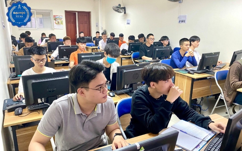 Học trực tuyến ngành Công nghệ thông tin ra trường làm gì?