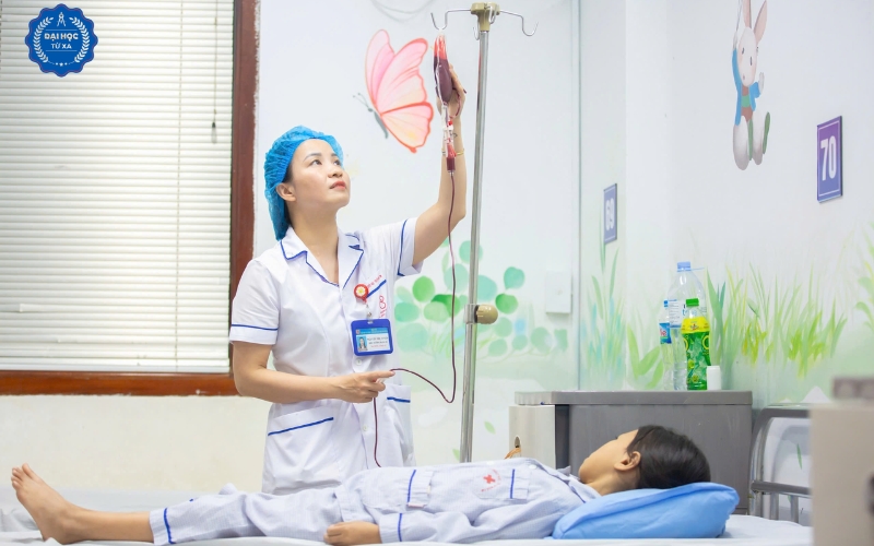 Tiêu chí chọn trường đào tạo Liên thông online ngành Điều dưỡng