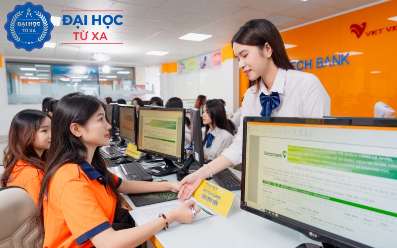 Đối tượng tuyển sinh & thời gian học Đại học ngành Tài chính Ngân hàng