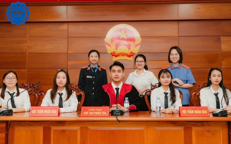 Cơ hội phát triển dành cho học Đại học Luật kinh tế Văn bằng 2