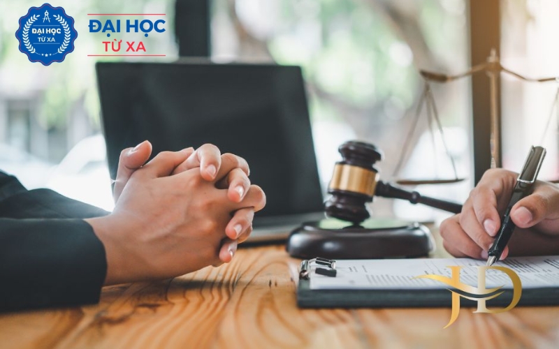 Lợi ích lâu dài khi học Liên thông Đại học ngành Luật kinh tế