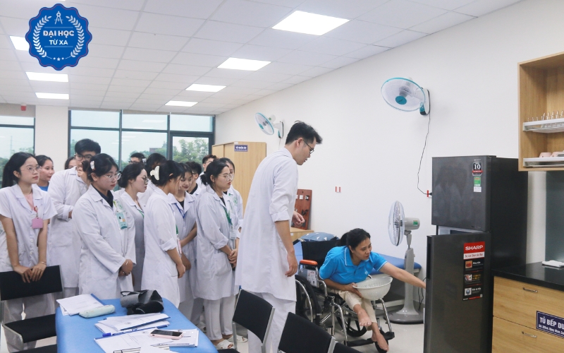 Thông báo tuyển sinh học Đại học Y tế công cộng Văn bằng 2