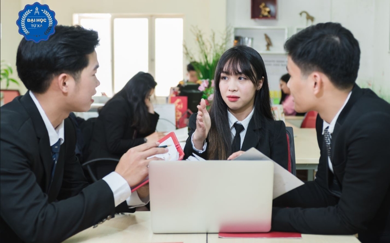 Hồ sơ đăng ký học từ xa Đại học ngành Luật kinh tế cần gì?