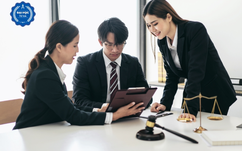 Học Từ xa Đại học ngành Luật kinh tế ra làm gì?