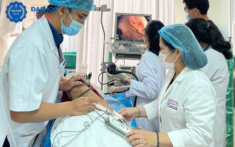 Học online Đại học Y tế công cộng ra trường làm gì?