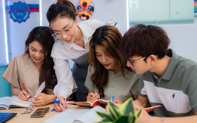 Những ai phù hợp với chương trình học online Đại học Ngôn ngữ Trung?