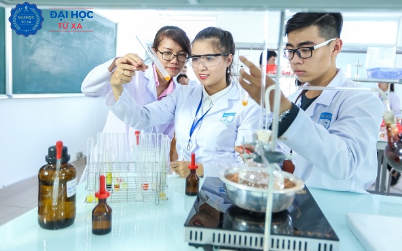 Vậy học từ xa Đại học ngành Dược sĩ là gì?