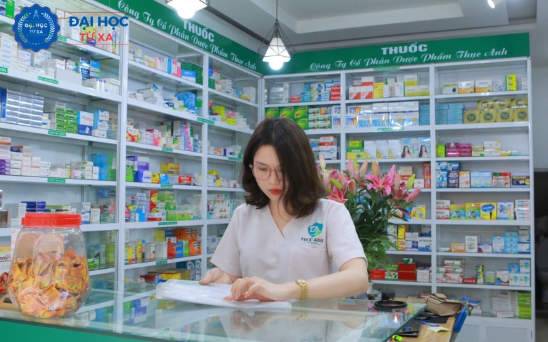 Liên thông ngành Dược sĩ học gì mà nhiều người theo?