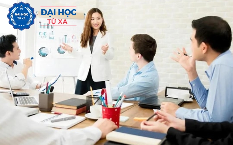 Lợi ích lâu dài khi học Liên thông ngành Quản trị kinh doanh