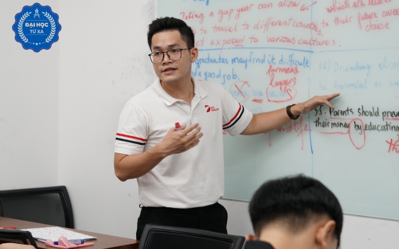 Có nên học Liên thông ngành Ngôn ngữ Anh không?
