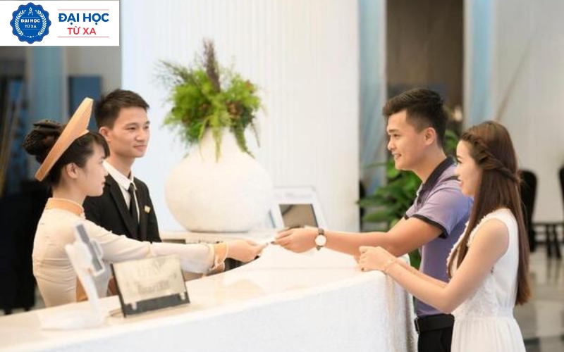 Học Đại học Quản trị khách sạn hệ Từ xa ở đâu uy tín?