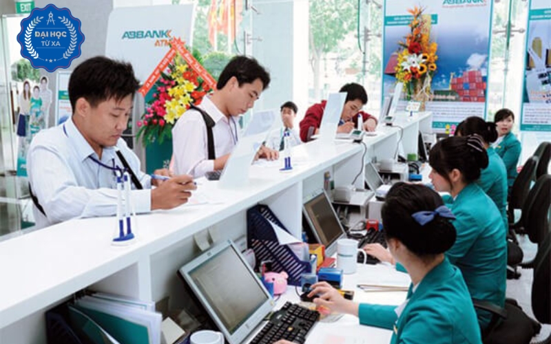 Chương trình Đại học Tài chính ngân hàng hệ Từ xa học những gì?