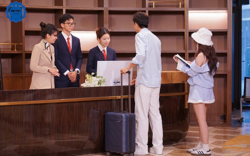Mức lương sau khi học Văn bằng 2 ngành Quản trị khách sạn là bao nhiêu?