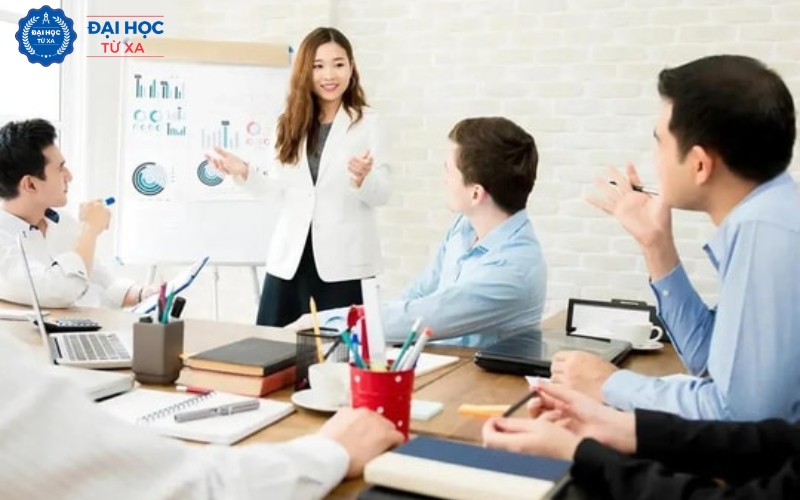Người đang đi làm có nên học Đại học Quản trị kinh doanh hệ Từ xa?