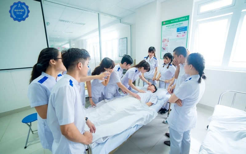Tốt nghiệp Văn bằng 2 ngành Điều dưỡng có thể làm những công việc gì?