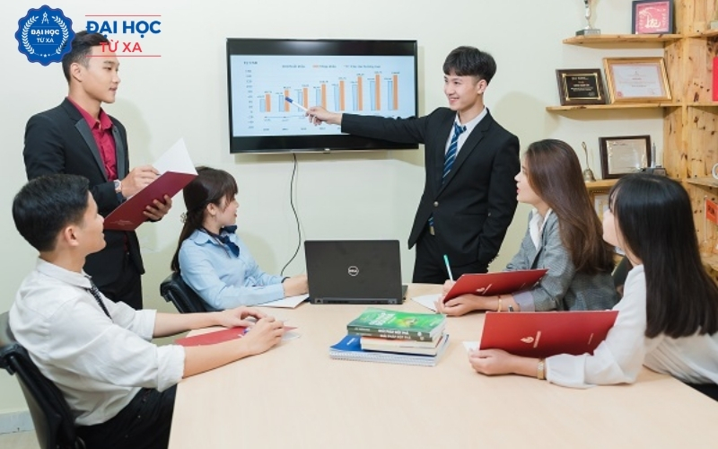 Học phí xét học bạ ngành Quản trị kinh doanh khoảng bao nhiêu?